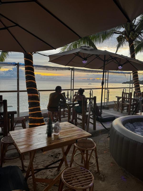 Hydrogen Beach Bar and Resort - image 6