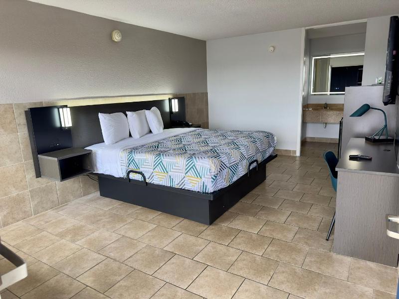 King Room - Non-Smoking image 1