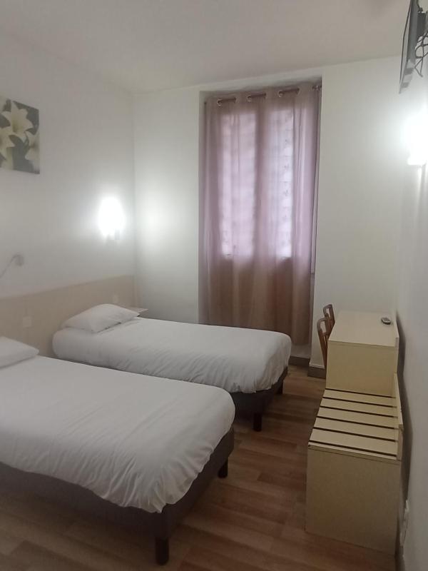 Twin Room image 1