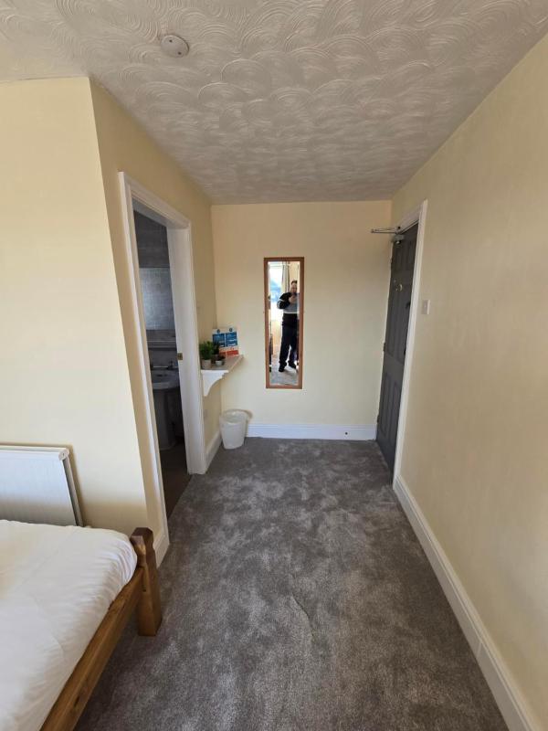 Standard Twin Room with Mountain View image 4