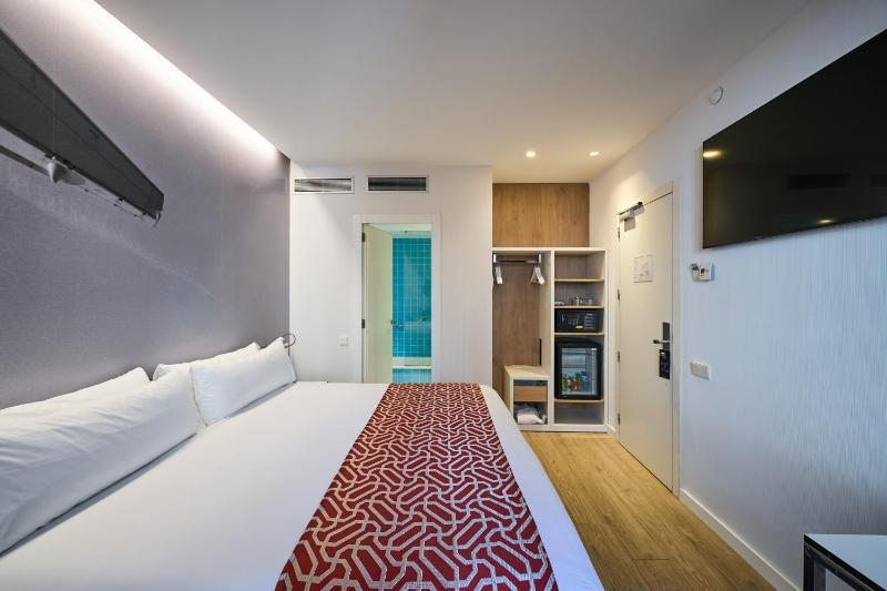 Double Room with Street View image 1