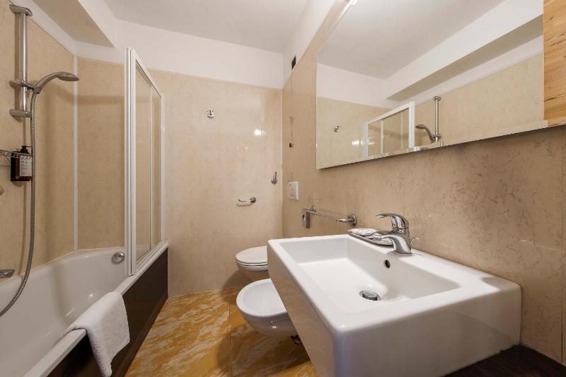Deluxe Room image 1