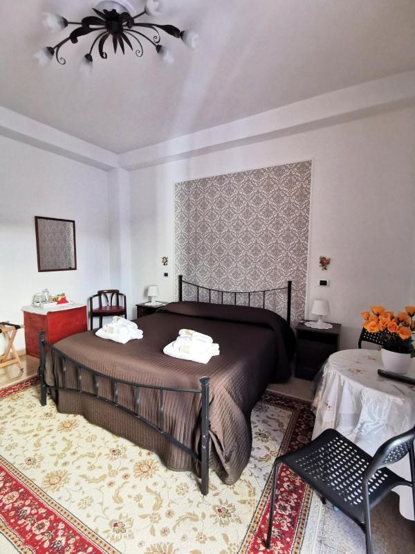 Double or Twin Room with Private Bathroom image 1