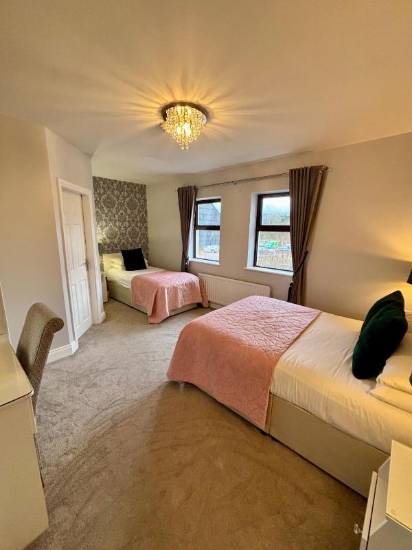  Triple Room with 1 Double bed and 1 Single Bed image 3
