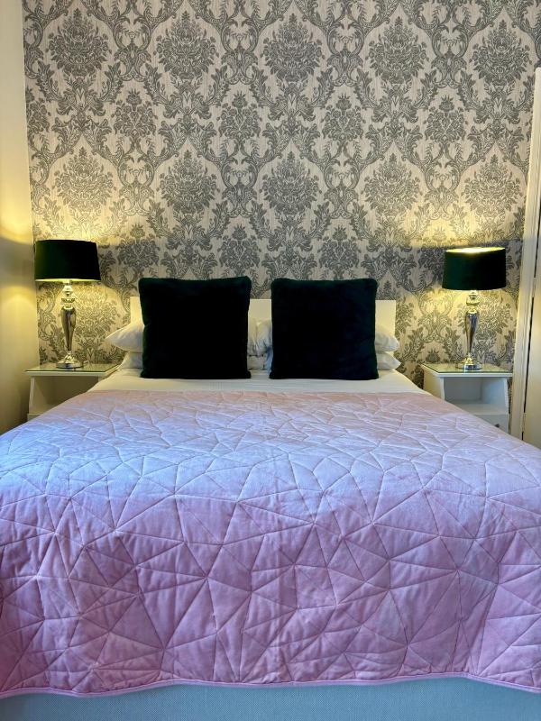  Triple Room with 1 Double bed and 1 Single Bed image 4
