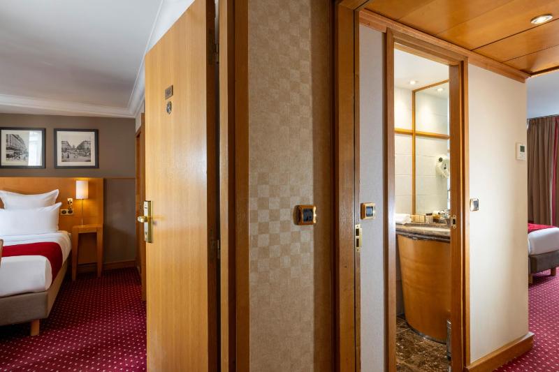 Family Room image 1