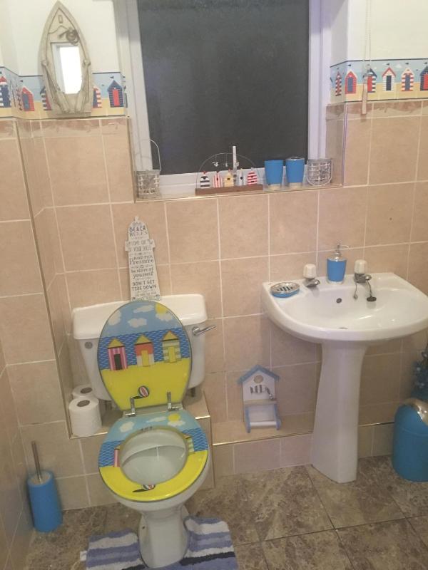 Single Room with Shared Bathroom and Toilet image 3