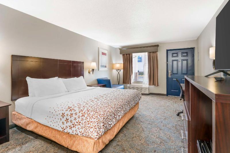 King Room - Non-Smoking image 3