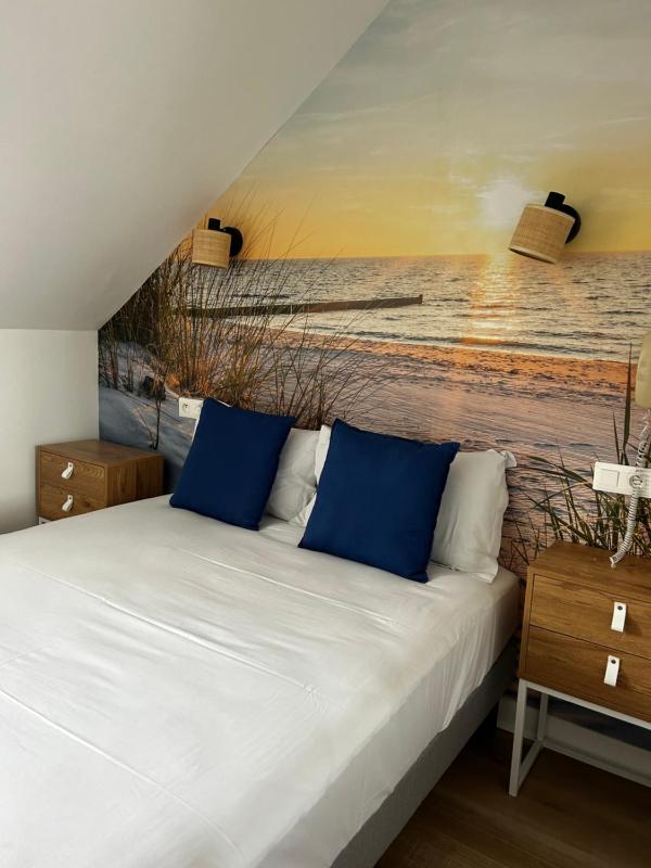 Small Mansard Room image 2