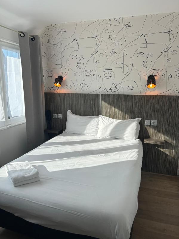 Small Mansard Room image 1