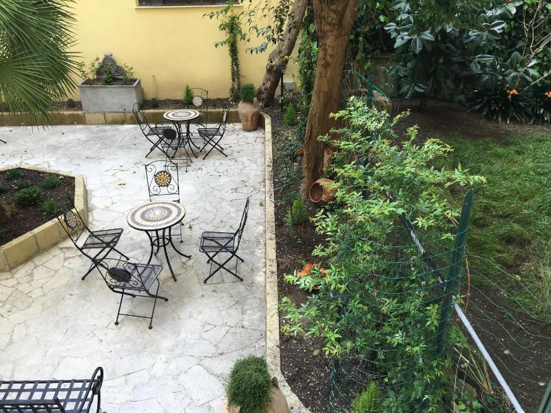 Deluxe Double or Twin Room with Garden View image 4