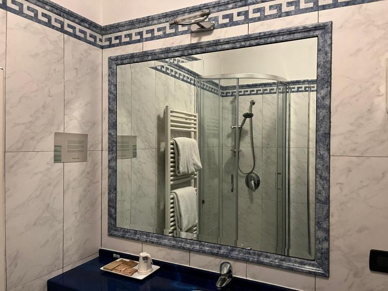 Basic Double or Twin Room image 3