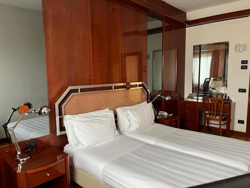 Basic Double or Twin Room image 4