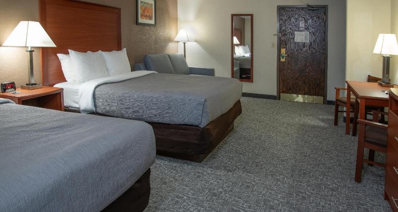 Queen Room with Two Queen Beds - Accessible/Non-Smoking  image 2