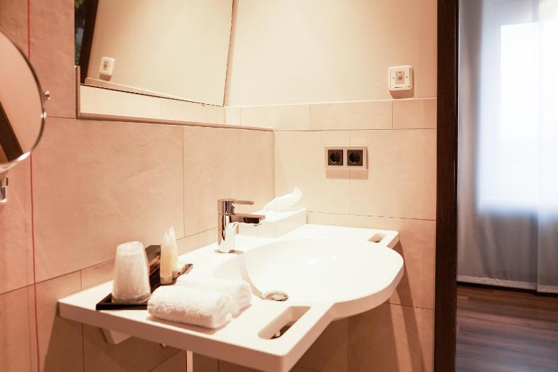 Double Room - Disability Access image 4