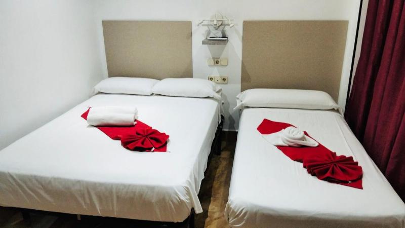 Double Room with Extra Bed image 3