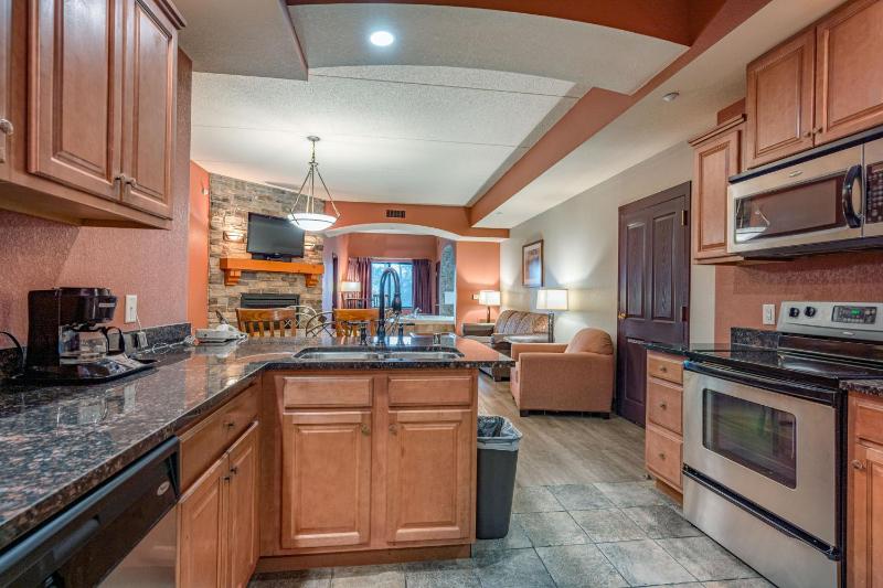 Two-Bedroom Deluxe Condo with River View - Non-Smoking image 3