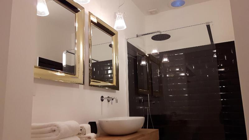 Double or Twin Room image 4