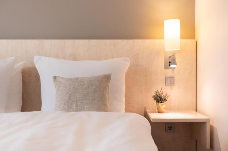 Standard Queen Room image 4