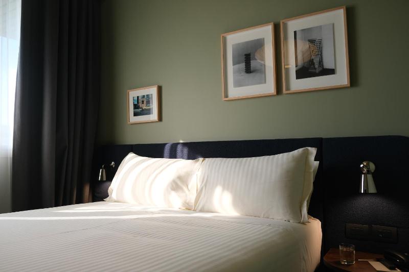 Single Room image 3