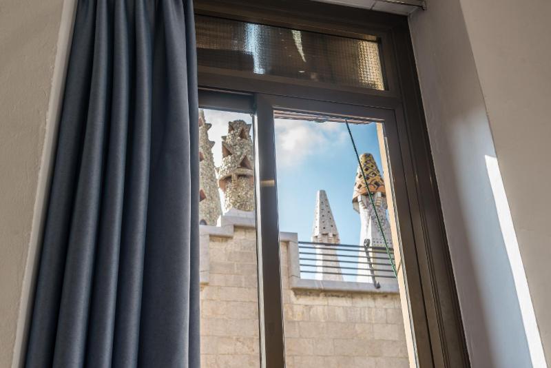 Single Room with View image 4