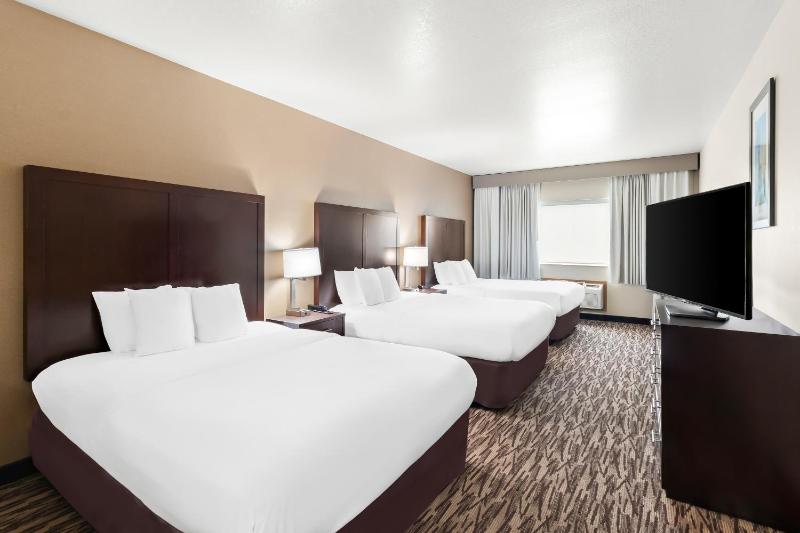 Comfort Suites Portland Airport - image 13
