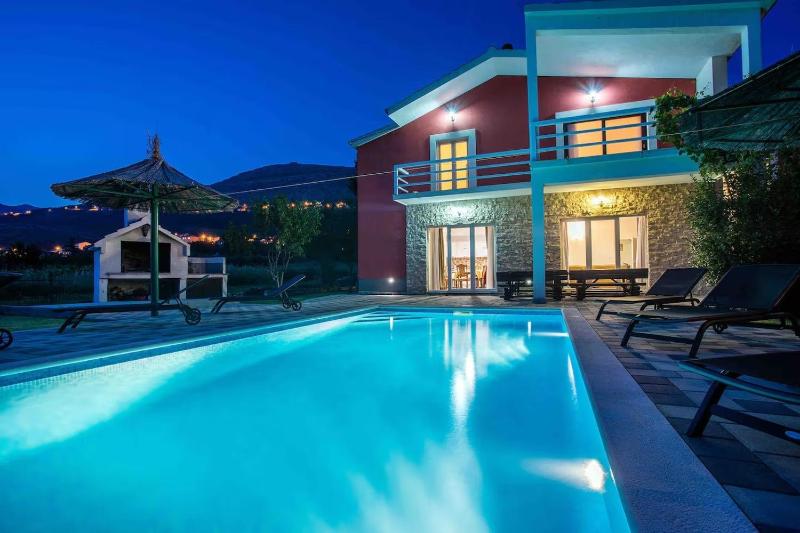 Family friendly house with a swimming pool Srinjine Split - 23950 - image 2