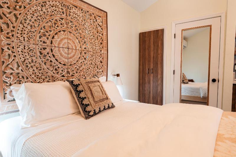 Deluxe Queen Suite image 1