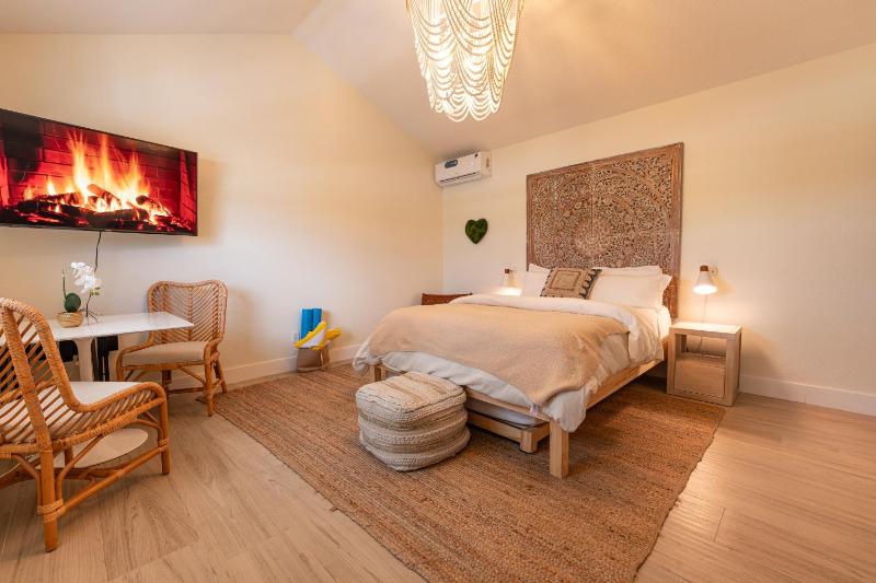 Deluxe Queen Suite image 2