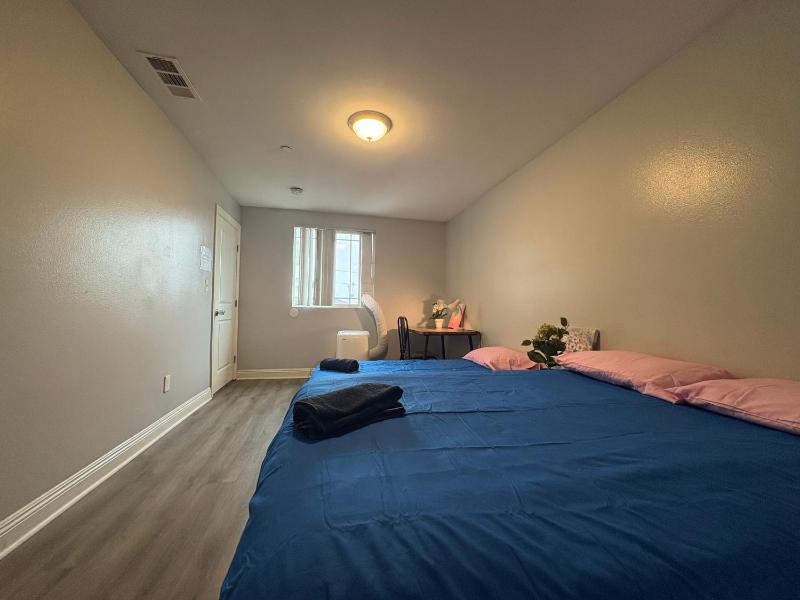 Blue Stay near BMO Stadium and USC Private Room - image 11