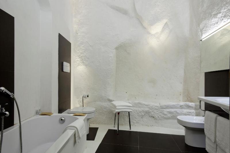 Superior Triple Room image 3