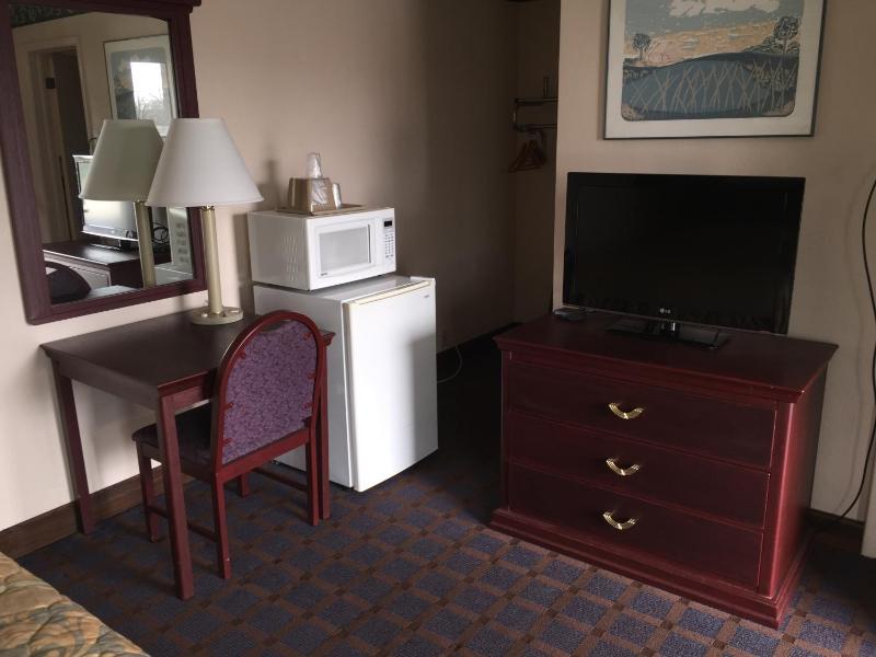 Queen Room - Non-Smoking image 3