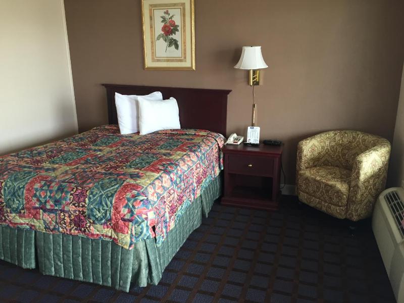 Queen Room - Non-Smoking image 2