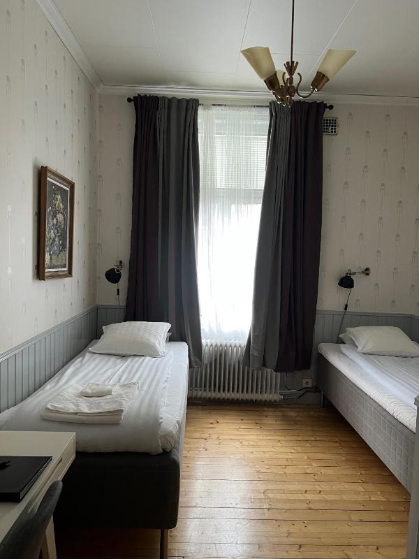 Double Room image 1