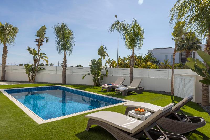 Sweet Seaview Villa - image 8