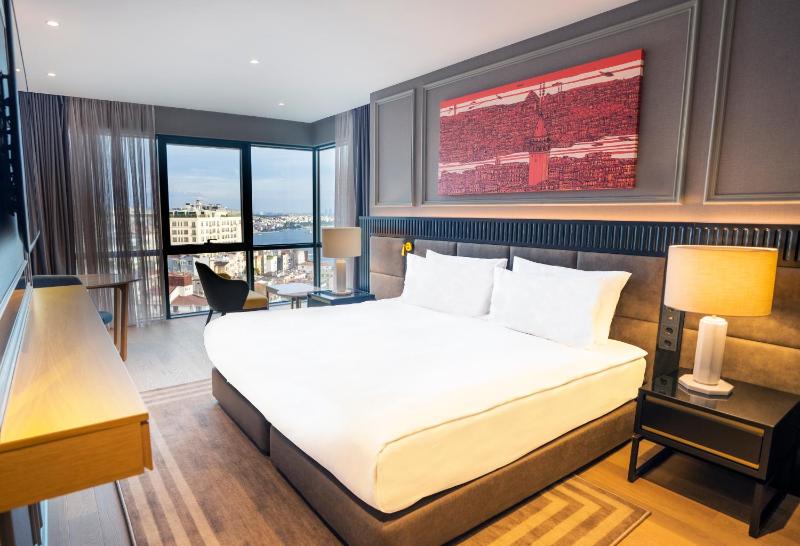 Luxury King Room with Bosphorus View image 2