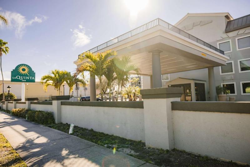 La Quinta Inn & Suites by Wyndham Tampa-Near Busch Gardens - image 27