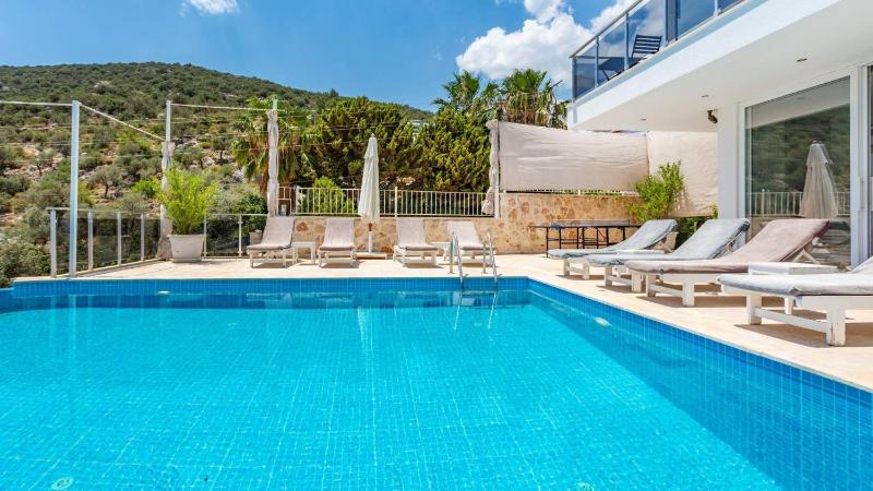 Kalkan 4 Bedroom Villa - image 32