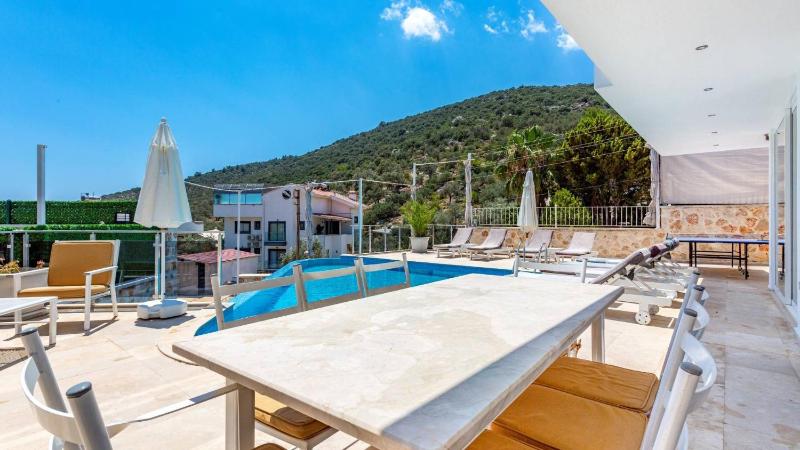 Kalkan 4 Bedroom Villa - image 2