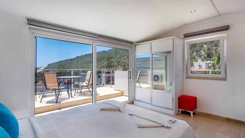 Kalkan 4 Bedroom Villa - image 27