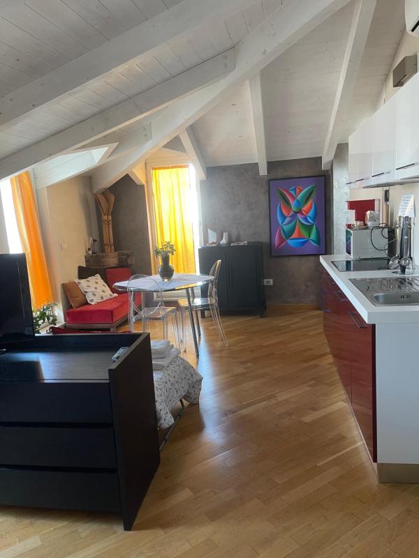 One-Bedroom Apartment image 4