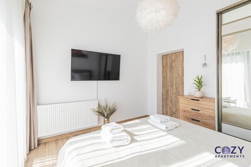Cozy Deluxe 2 Bedrooms Apartment with Terrace - Coresi Mall Brasov - image 4