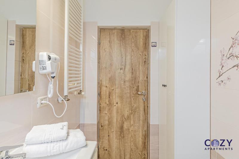 Cozy Deluxe 2 Bedrooms Apartment with Terrace - Coresi Mall Brasov - image 5