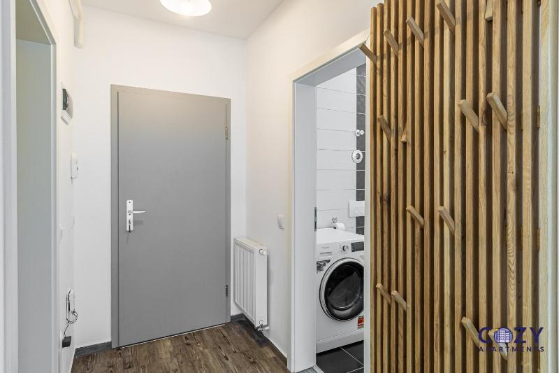 3 Bedroom Apartment Coresi Mall - image 8