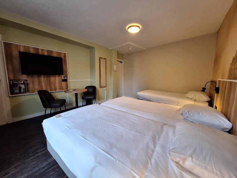 Triple Room image 2