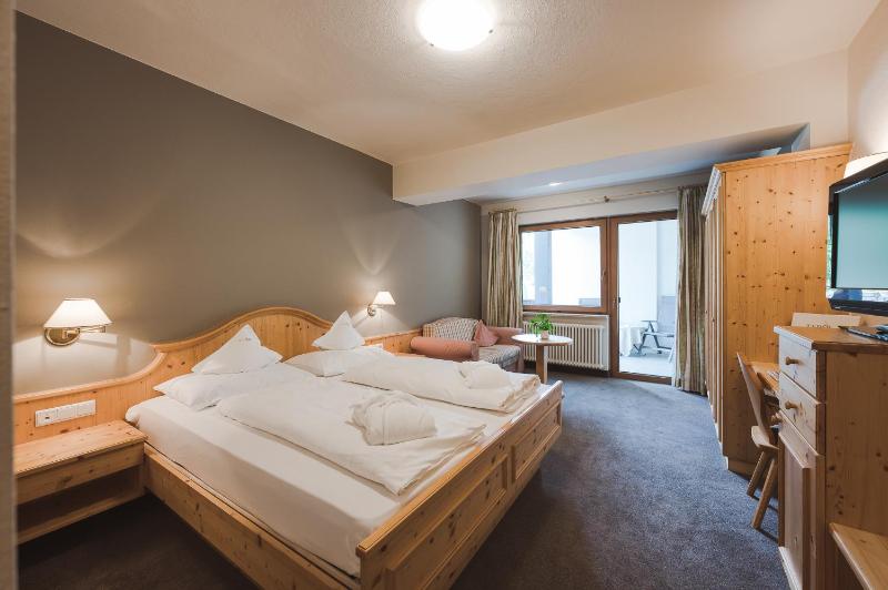 Double Room with Balcony image 1