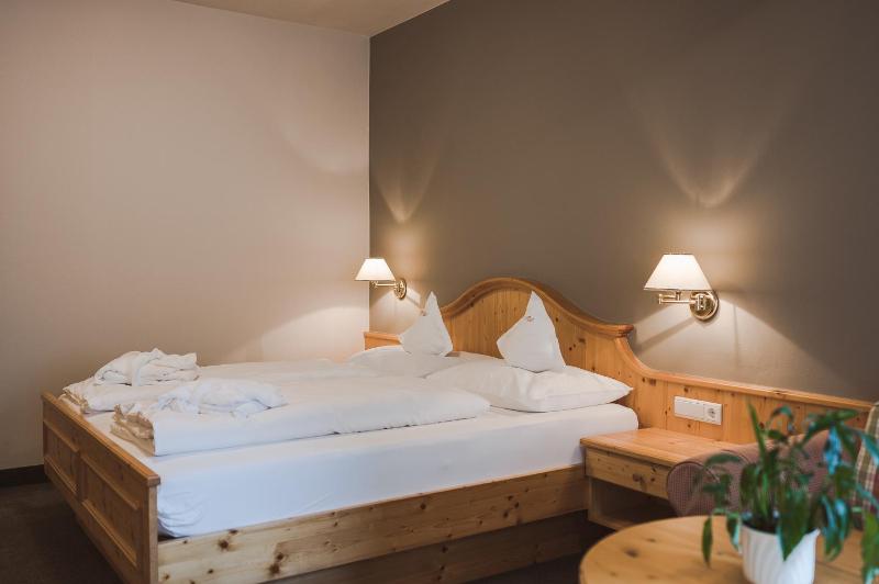 Double Room with Balcony image 4