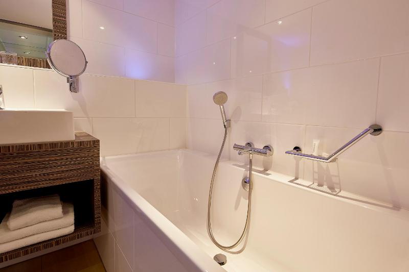 Large Double Room image 1