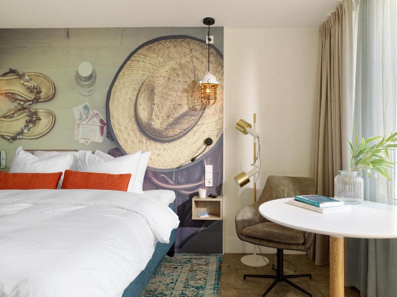 Large Double Room image 3