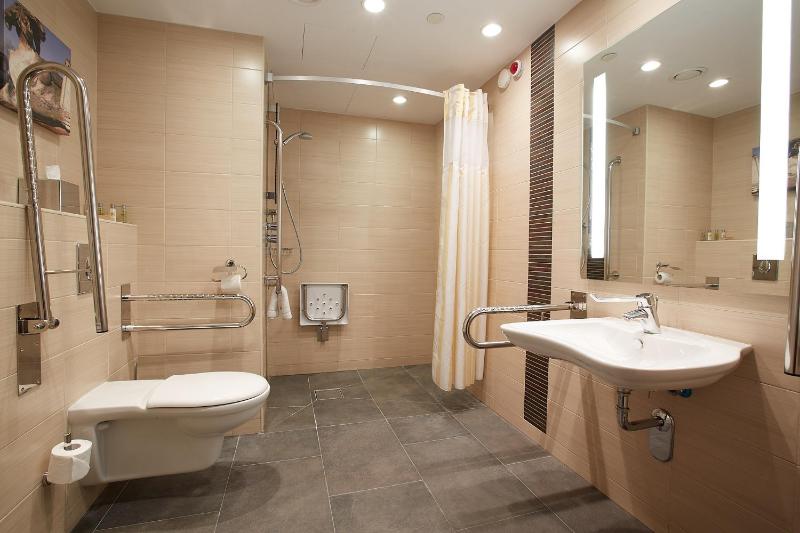 Queen Room - Mobility Access image 4